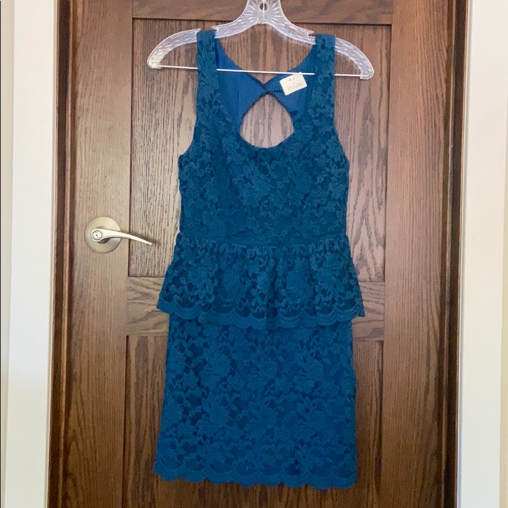 Cute lace backless dress
